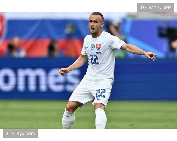 斯洛伐克主帅卡尔佐纳全力备战国际赛事，球队状态引关注