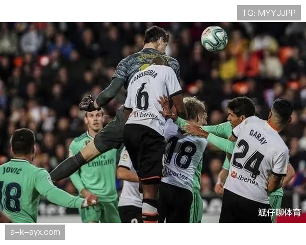 门将持球规则详解:限时与禁区内行为标准全解析 门将持球规则详解:限时与禁区内行为标准全解析