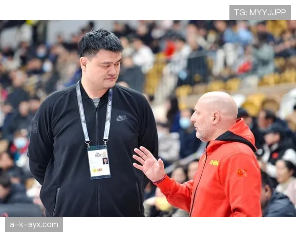 刷到杨瀚森酒店把行李堆成山，我的月薪瞬间很安静